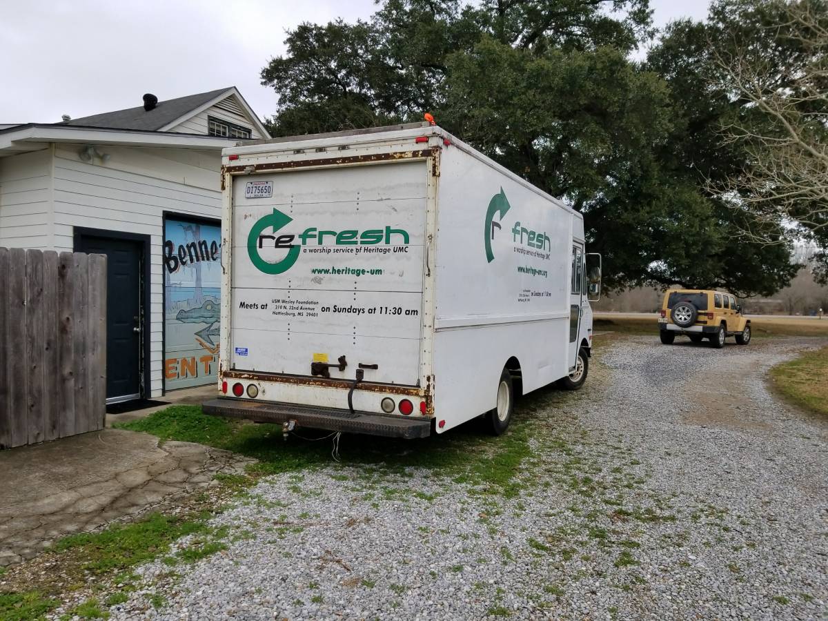 Chevrolet-p30-diesel-1993-white-12