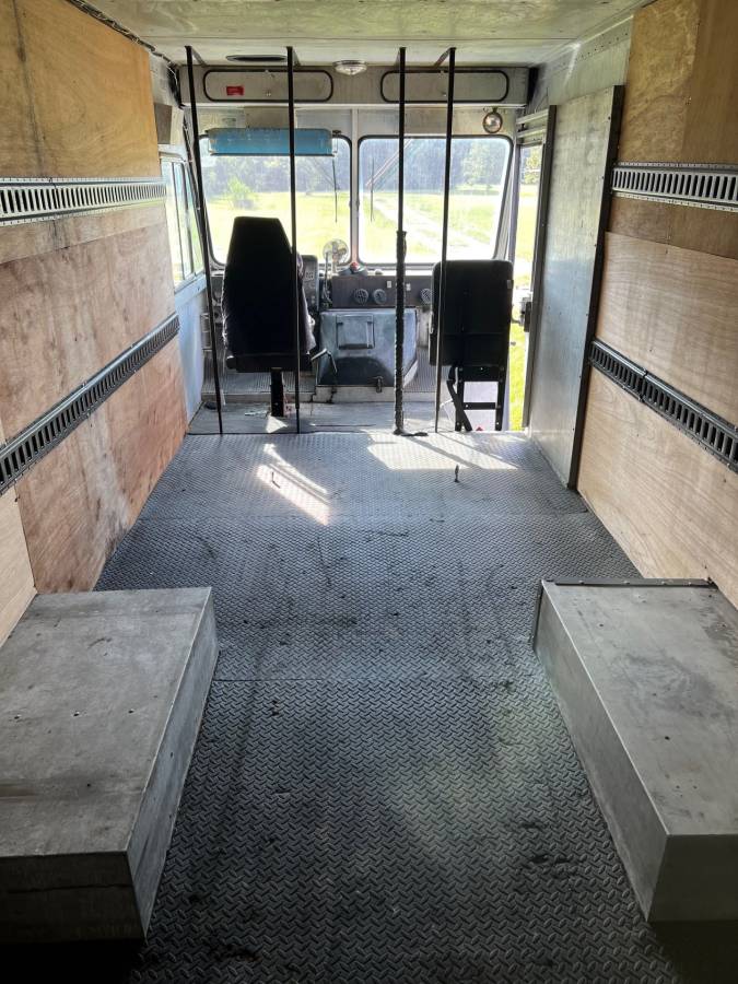 Chevrolet-p30-diesel-1993-white-16