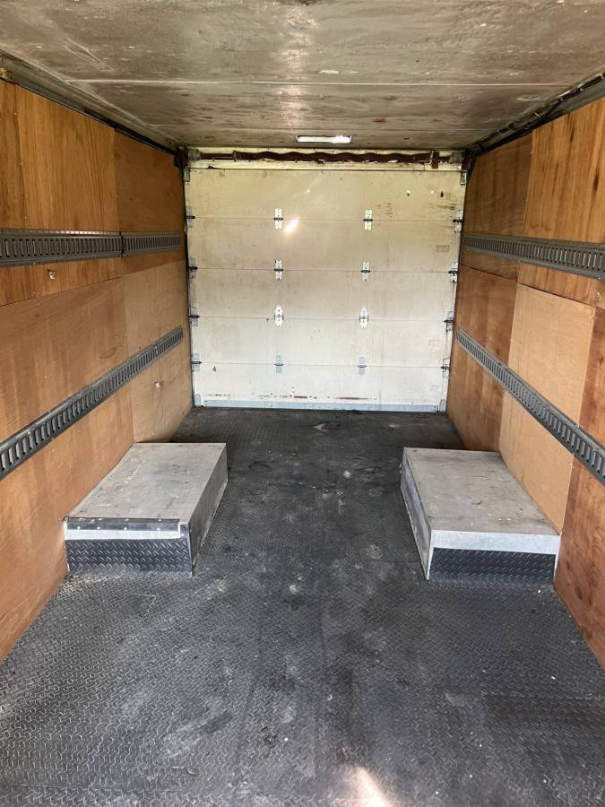 Chevrolet-p30-diesel-1993-white-17