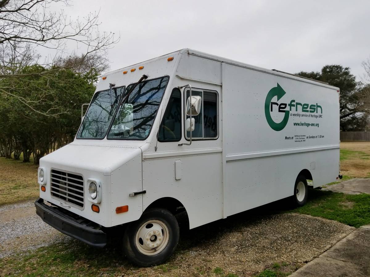 Chevrolet-p30-diesel-1993-white-2