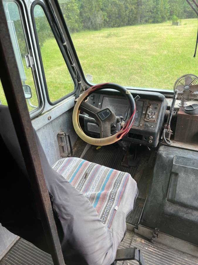 Chevrolet-p30-diesel-1993-white-7