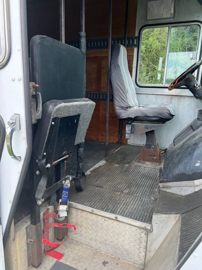 Chevrolet-p30-diesel-1993-white-8