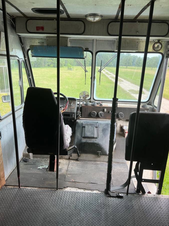 Chevrolet-p30-diesel-1993-white-9