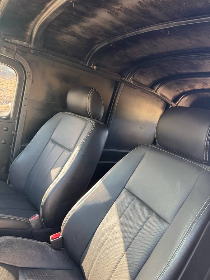 Chevrolet-panel-truck-1938-black-32