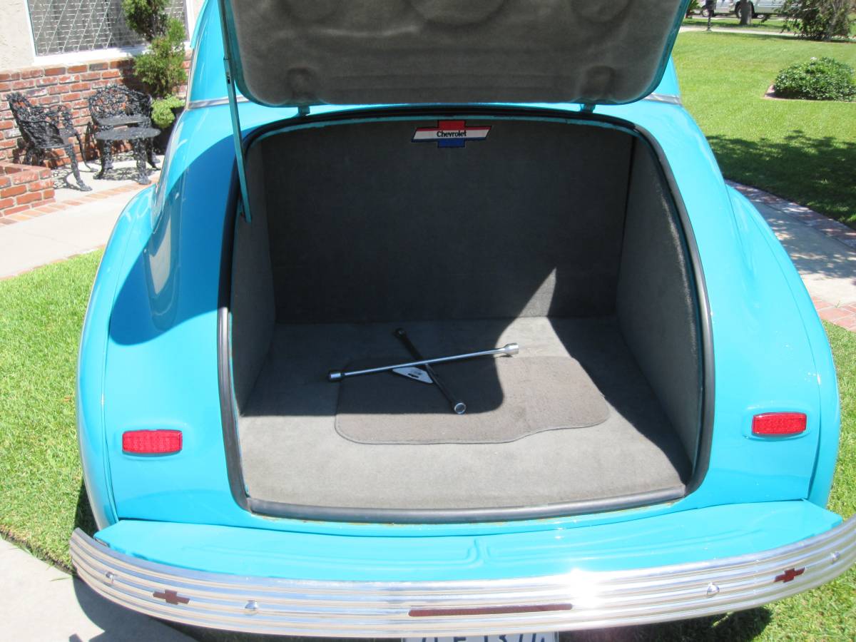Chevrolet-roadmaster-coupe-1948-blue-2