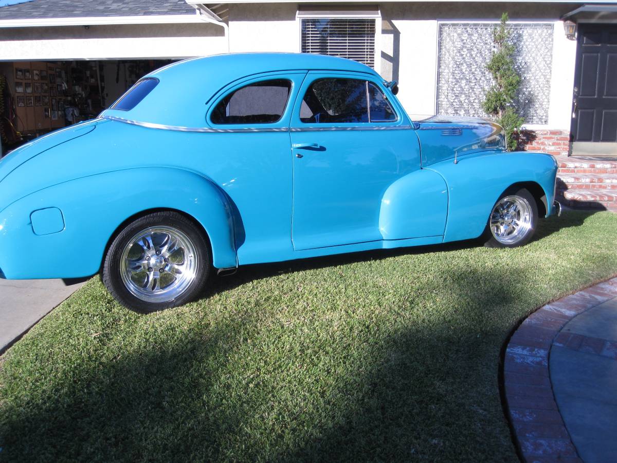 Chevrolet-roadmaster-coupe-1948-blue-4