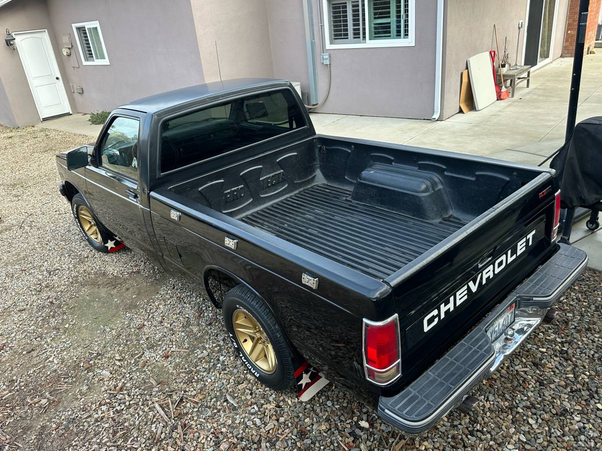 Chevrolet-s-10-pickup-12-ton-nominal-1991-black-1
