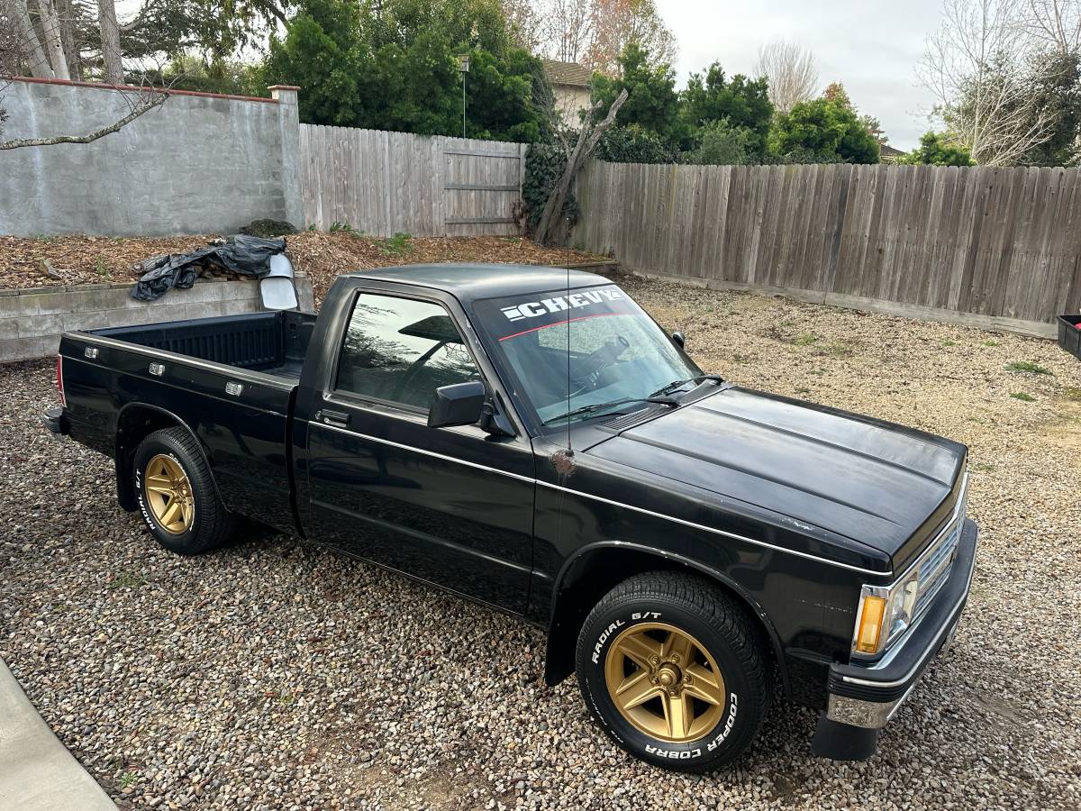 Chevrolet-s-10-pickup-12-ton-nominal-1991-black-2
