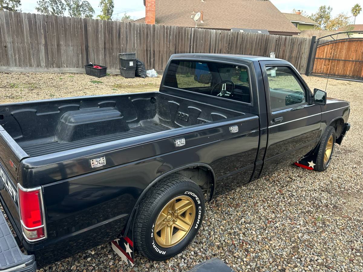 Chevrolet-s-10-pickup-12-ton-nominal-1991-black-3