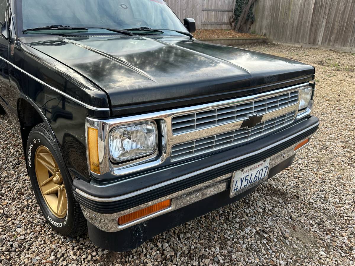 Chevrolet-s-10-pickup-12-ton-nominal-1991-black-4