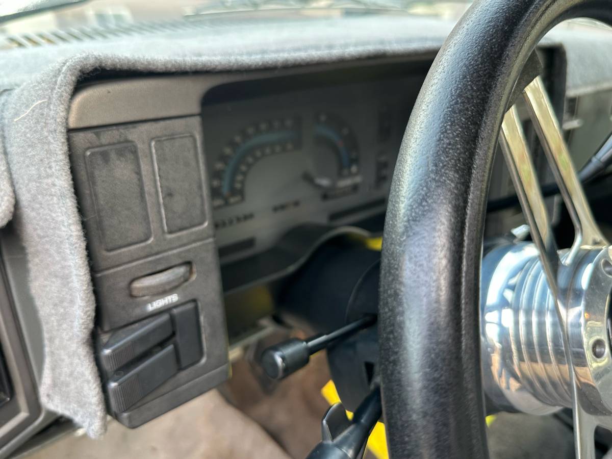 Chevrolet-s-10-pickup-12-ton-nominal-1991-black-8