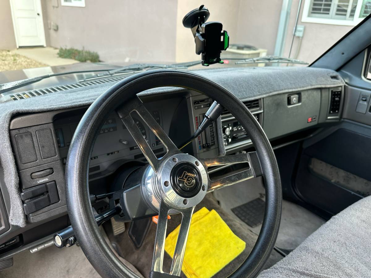 Chevrolet-s-10-pickup-12-ton-nominal-1991-black-9