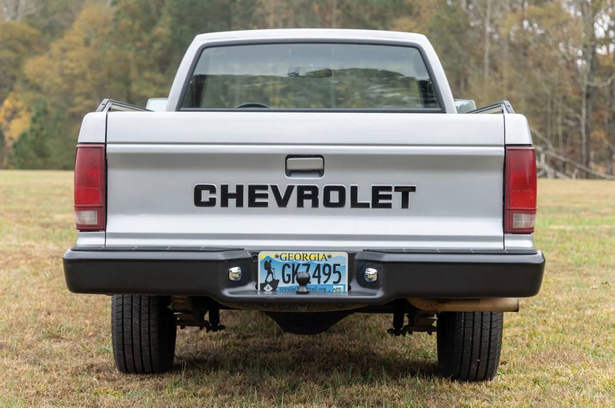Chevrolet-s-10-pickup-1985-silver-1