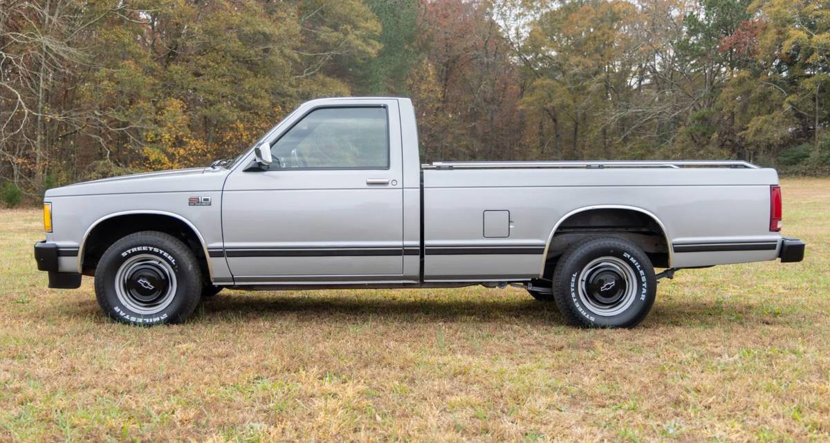 Chevrolet-s-10-pickup-1985-silver-10