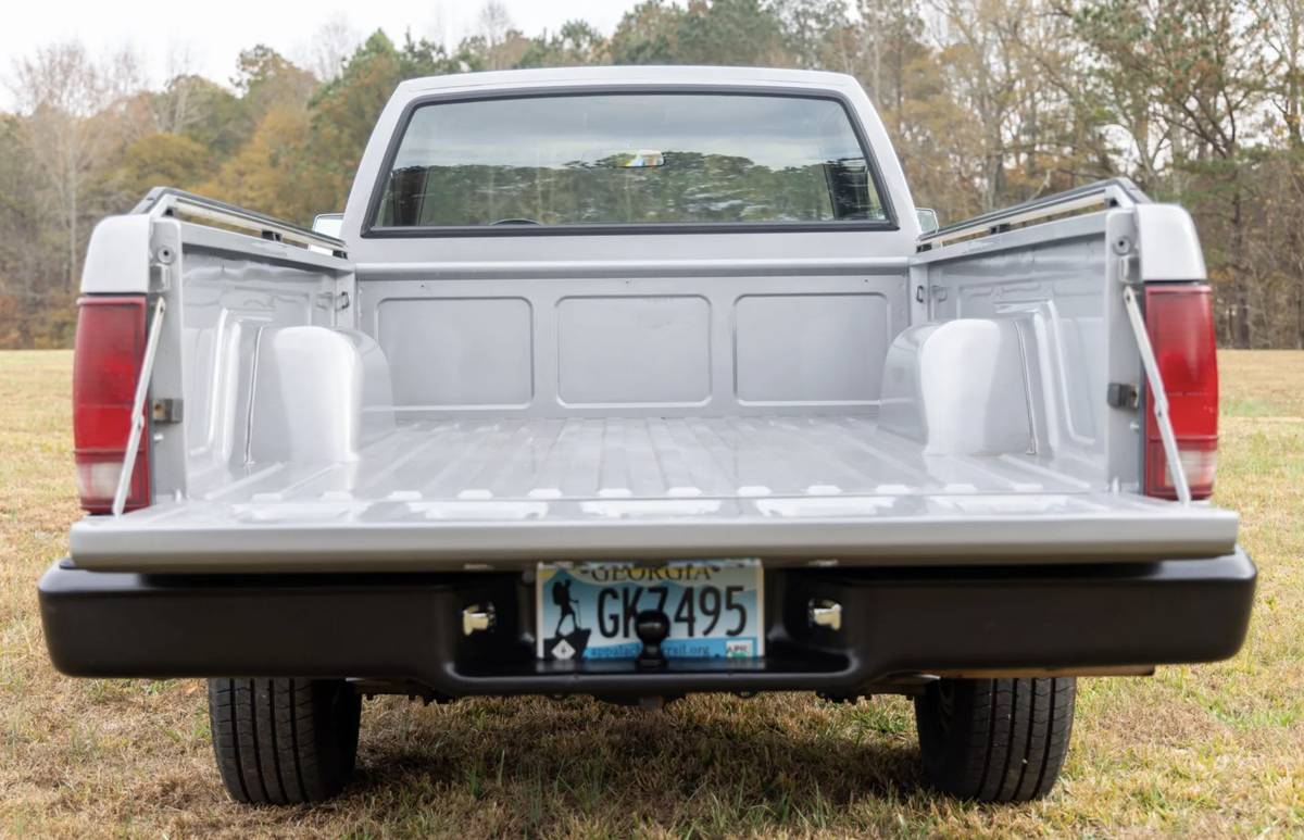 Chevrolet-s-10-pickup-1985-silver-11