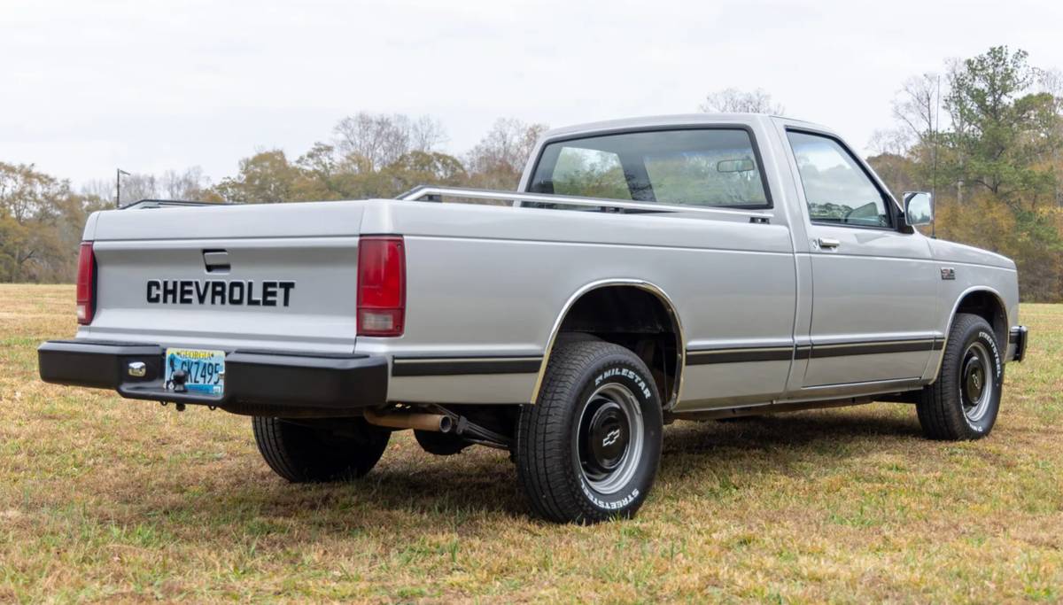 Chevrolet-s-10-pickup-1985-silver-12