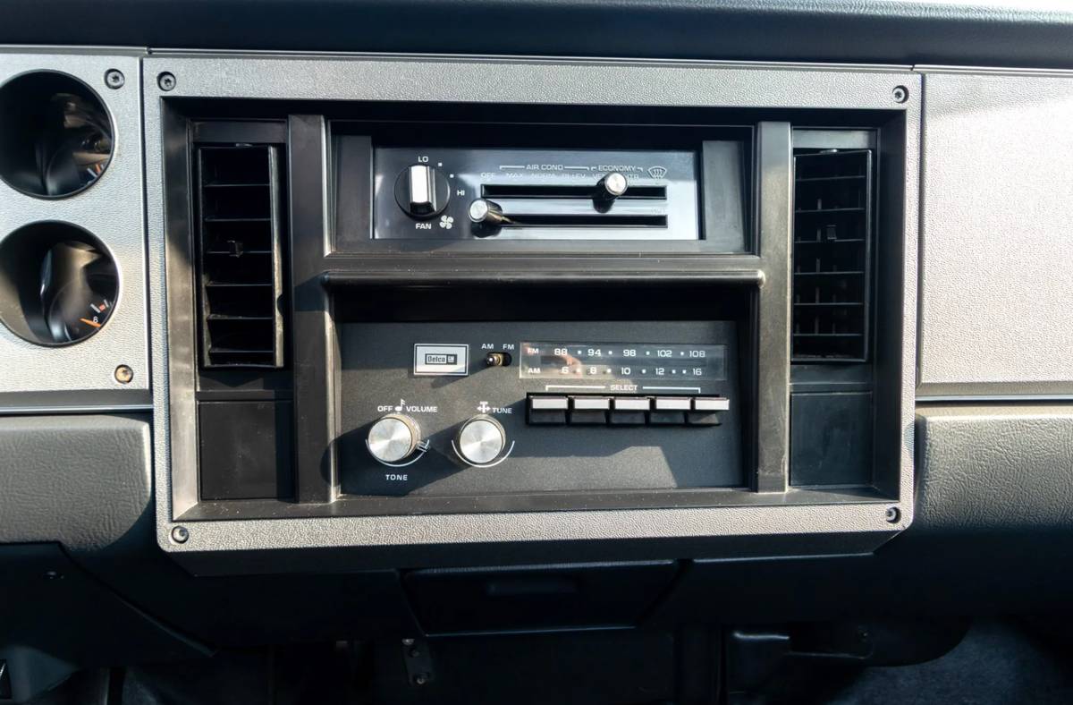 Chevrolet-s-10-pickup-1985-silver-16