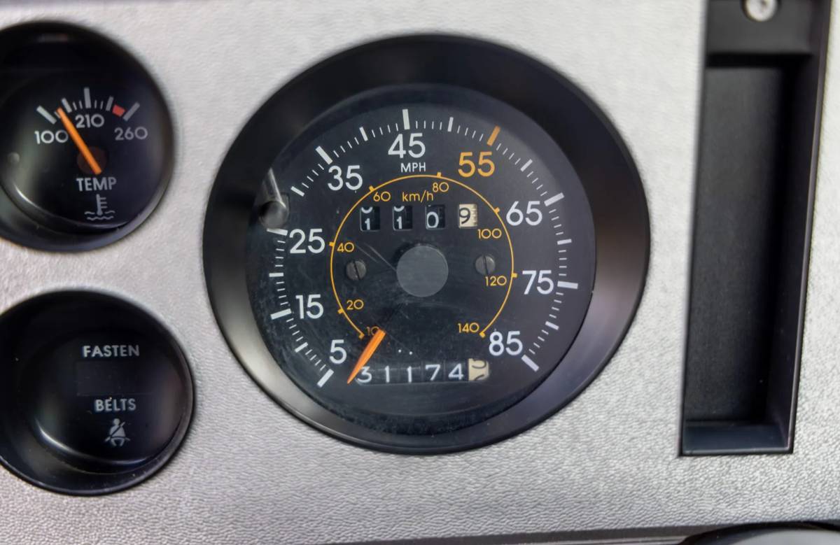 Chevrolet-s-10-pickup-1985-silver-17