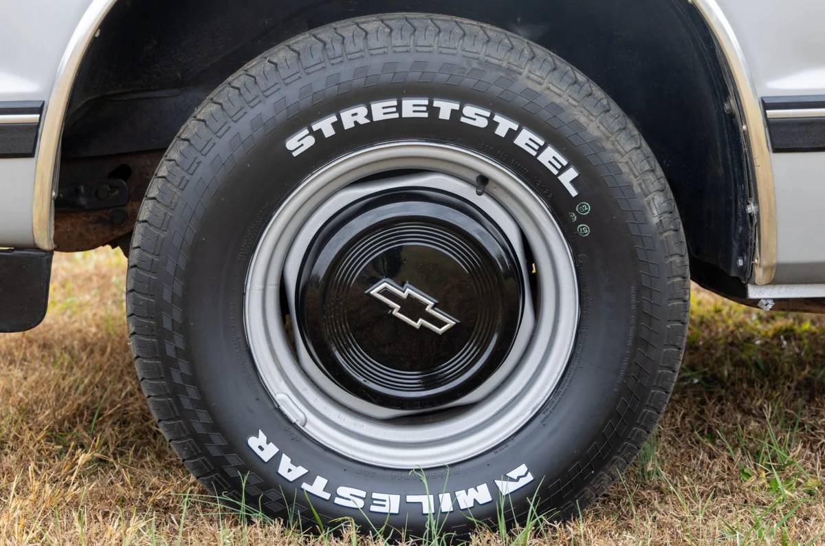 Chevrolet-s-10-pickup-1985-silver-19