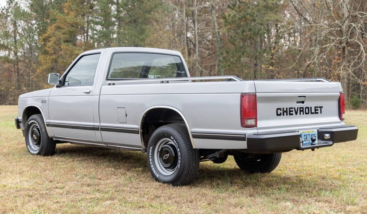 Chevrolet-s-10-pickup-1985-silver-2