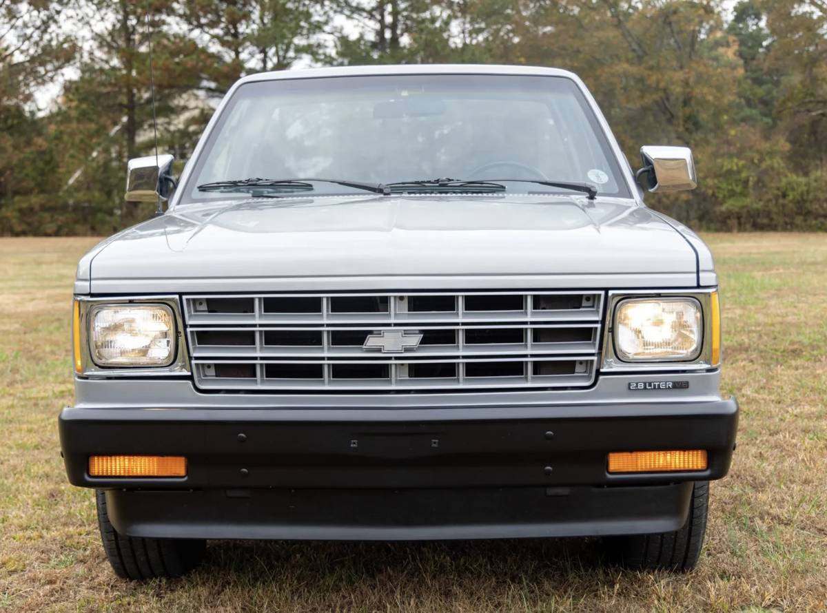 Chevrolet-s-10-pickup-1985-silver-3