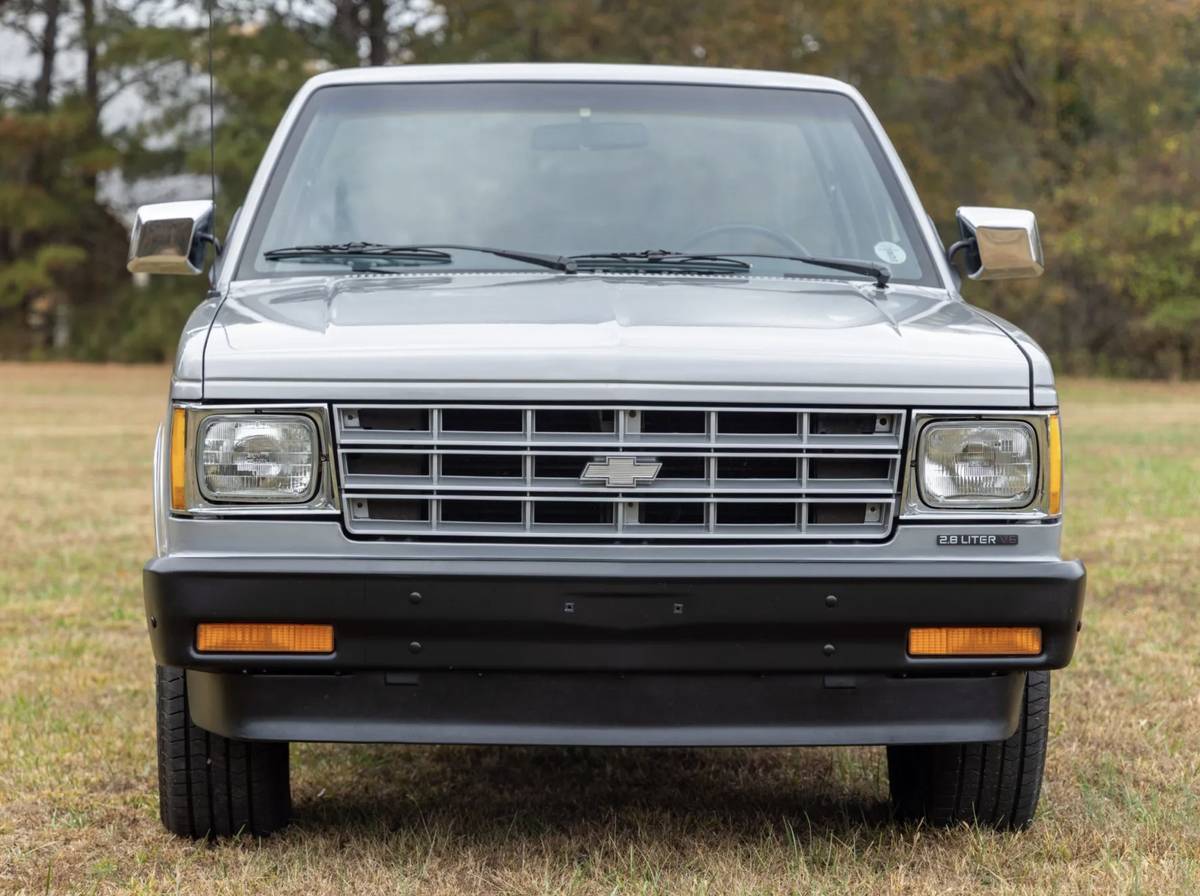 Chevrolet-s-10-pickup-1985-silver-4