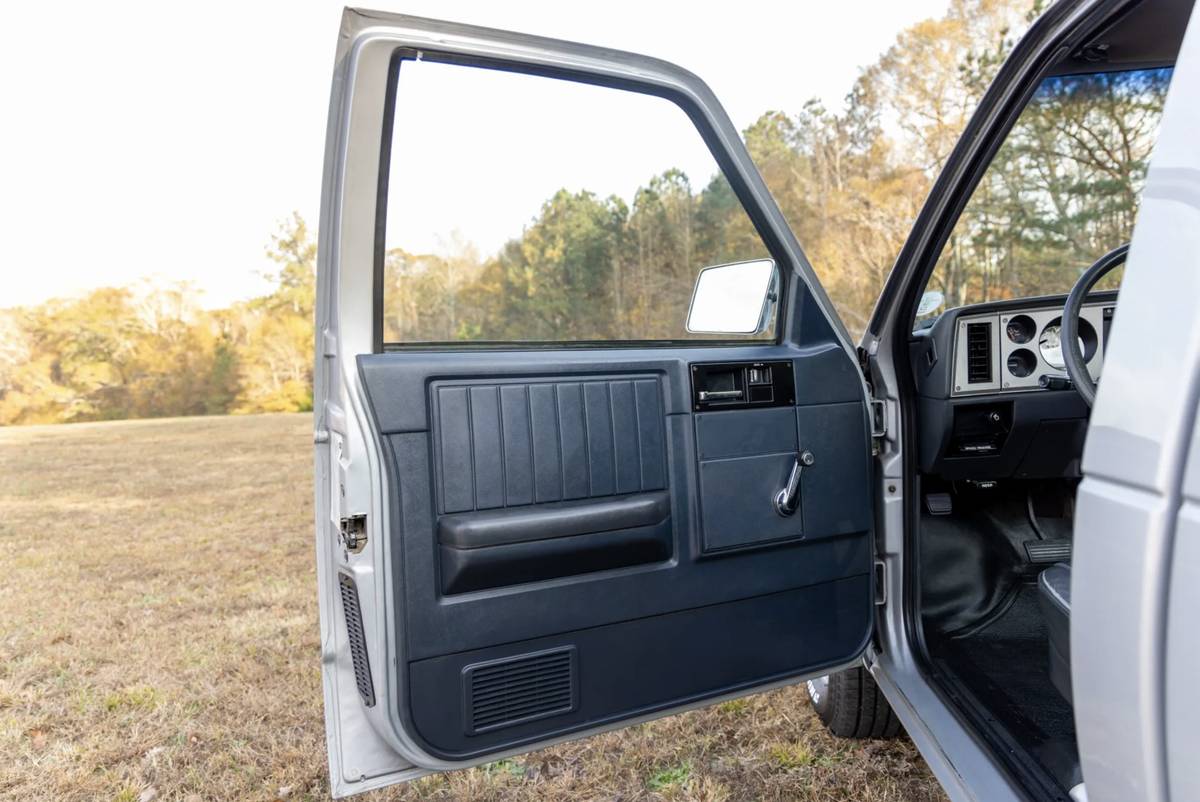 Chevrolet-s-10-pickup-1985-silver-6