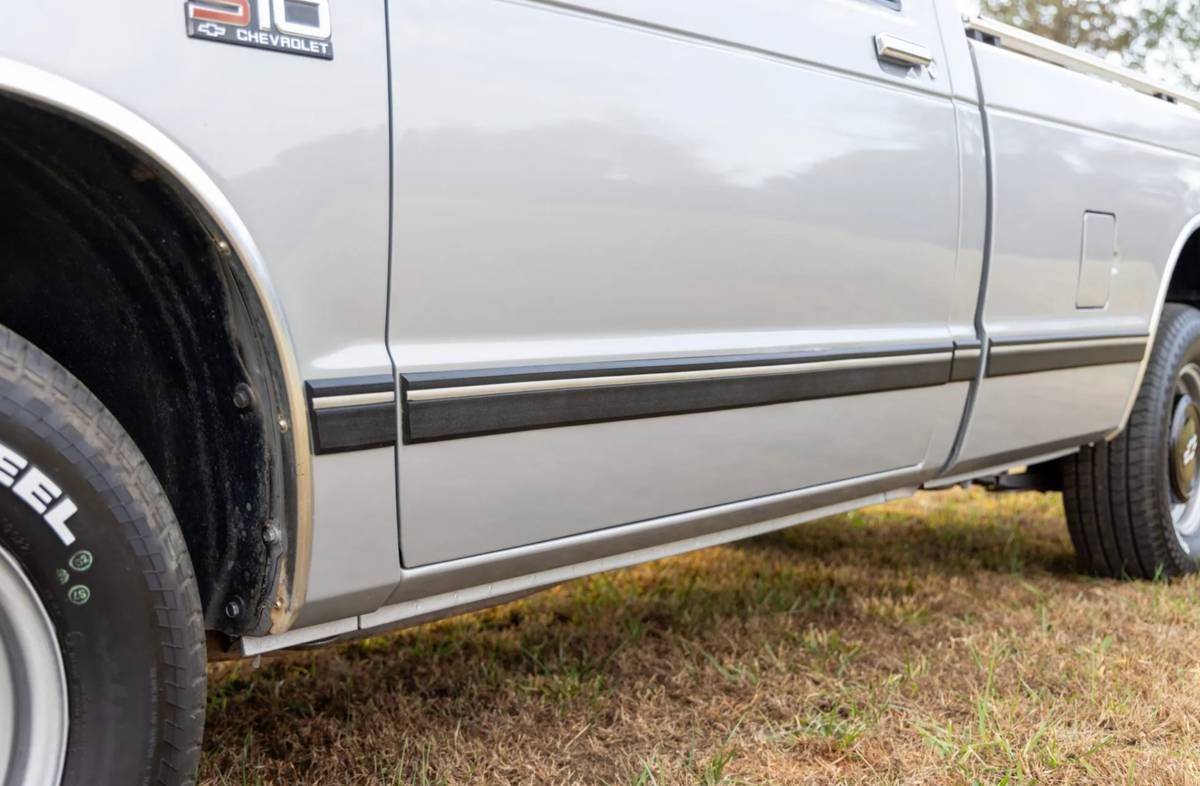 Chevrolet-s-10-pickup-1985-silver-7