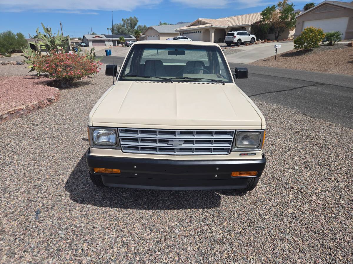 Chevrolet-s-10-pickup-4x4-ext-cab-1988-custom-2