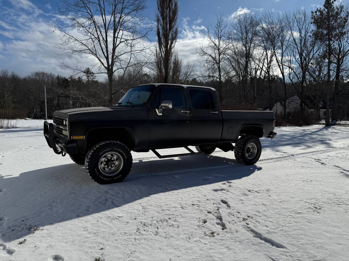 Chevrolet-scottsdale-1989-black-1
