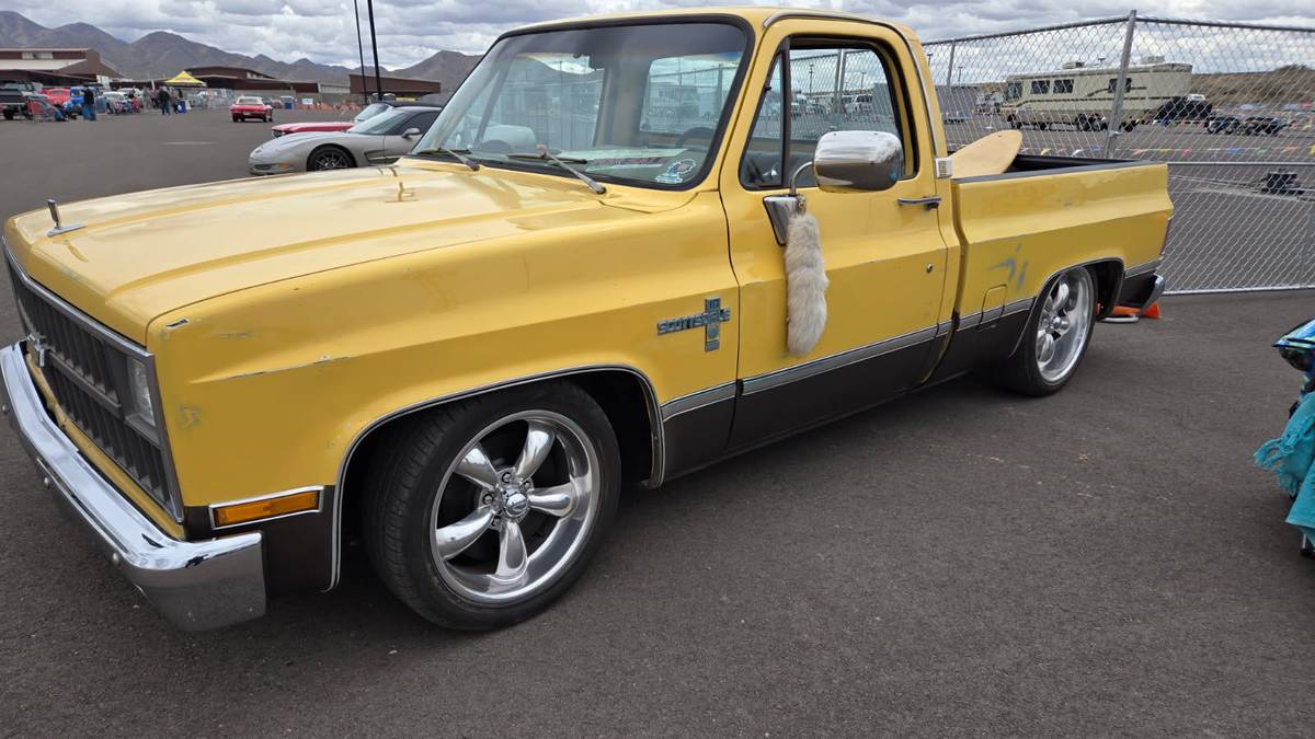 Chevrolet-silverado-1500-1981-yellow-2