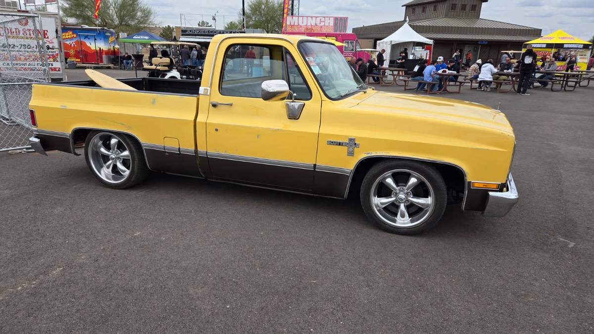 Chevrolet-silverado-1500-1981-yellow