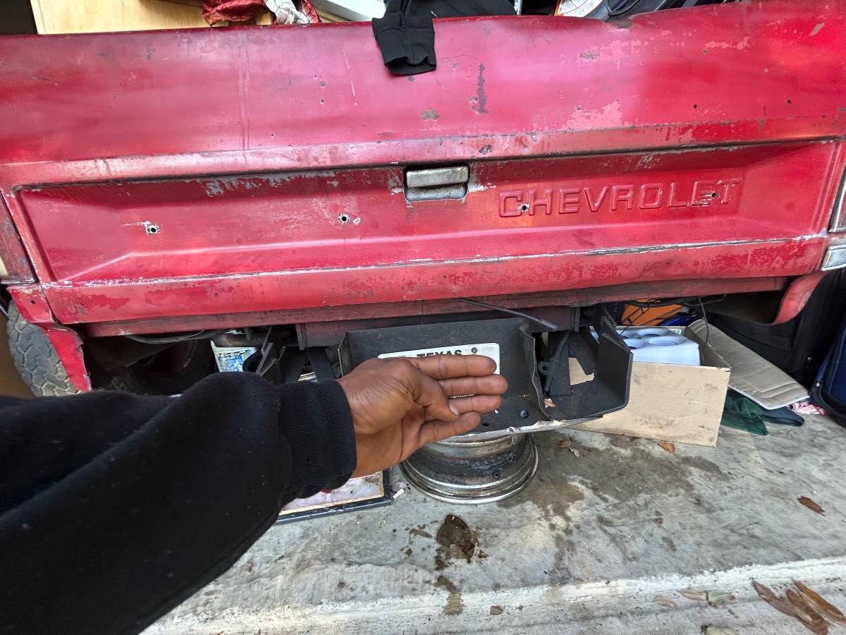 Chevrolet-silverado-1500-1982-red-19