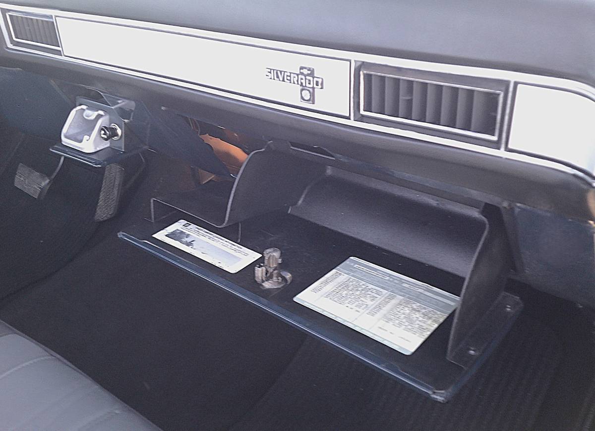 Chevrolet-silverado-1500-1985-blue-12