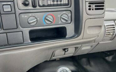 Chevrolet-silverado-1500-1996-silver-1