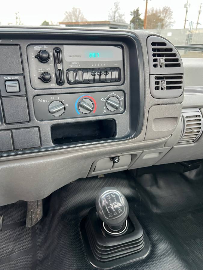 Chevrolet-silverado-1500-1996-silver-1