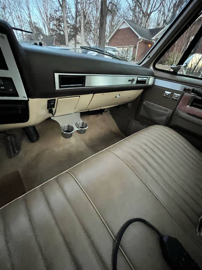 Chevrolet-silverado-1983-12