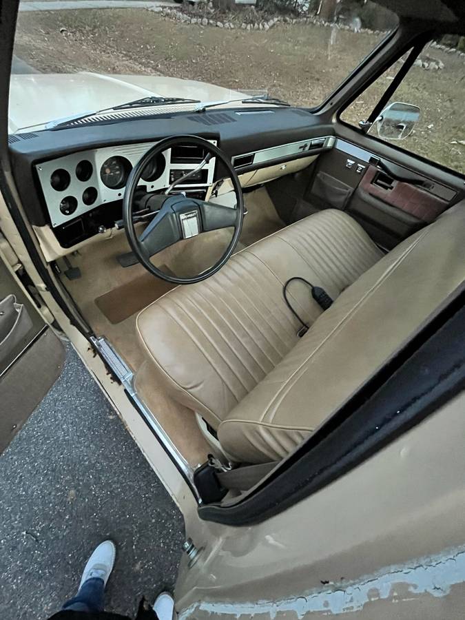 Chevrolet-silverado-1983-14