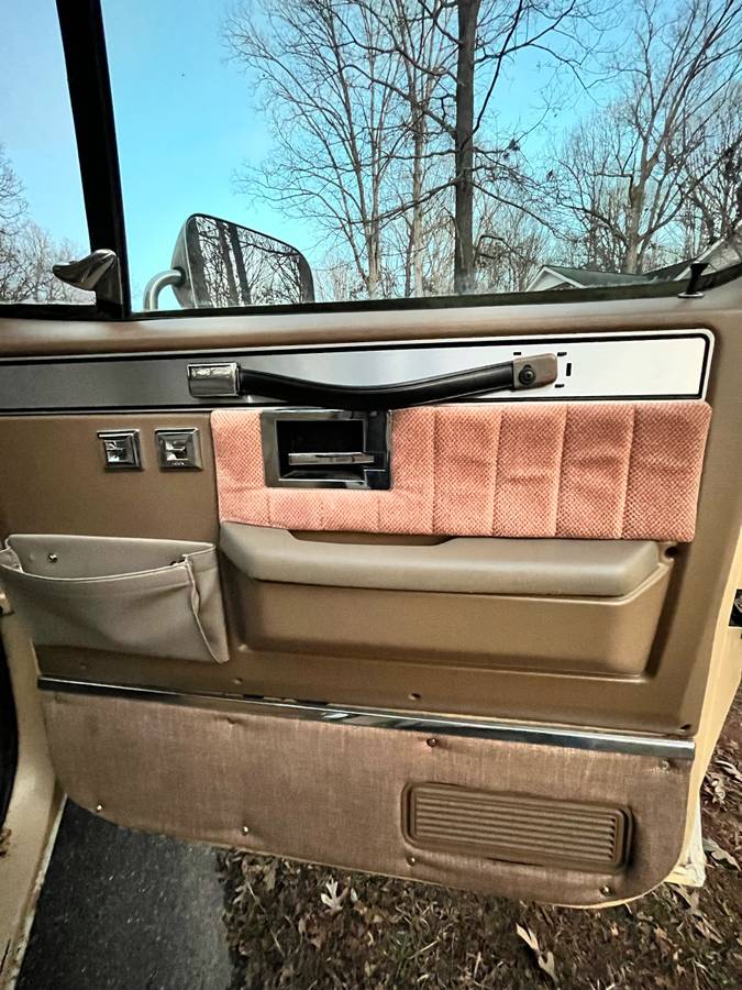 Chevrolet-silverado-1983-3