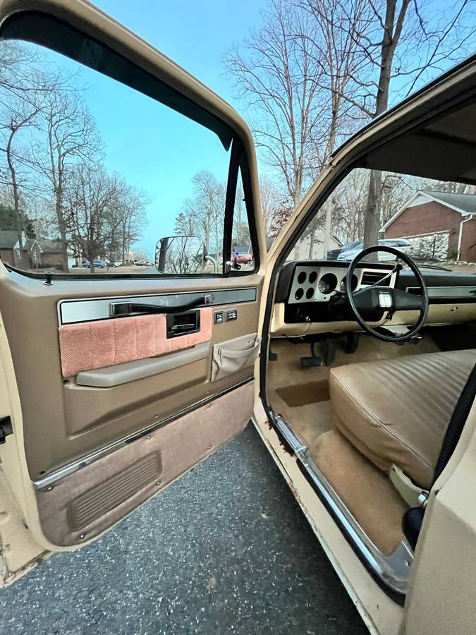 Chevrolet-silverado-1983-5