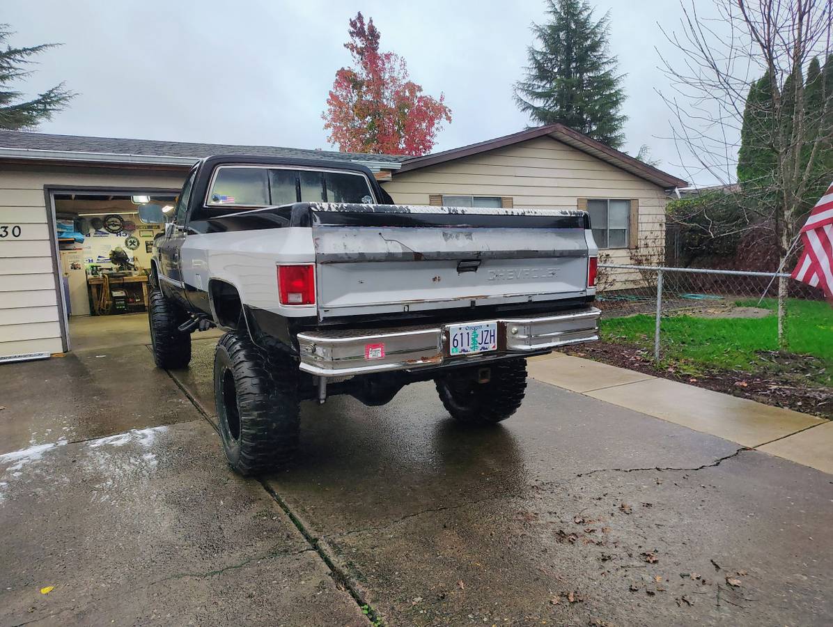 Chevrolet-silverado-1983-black-11
