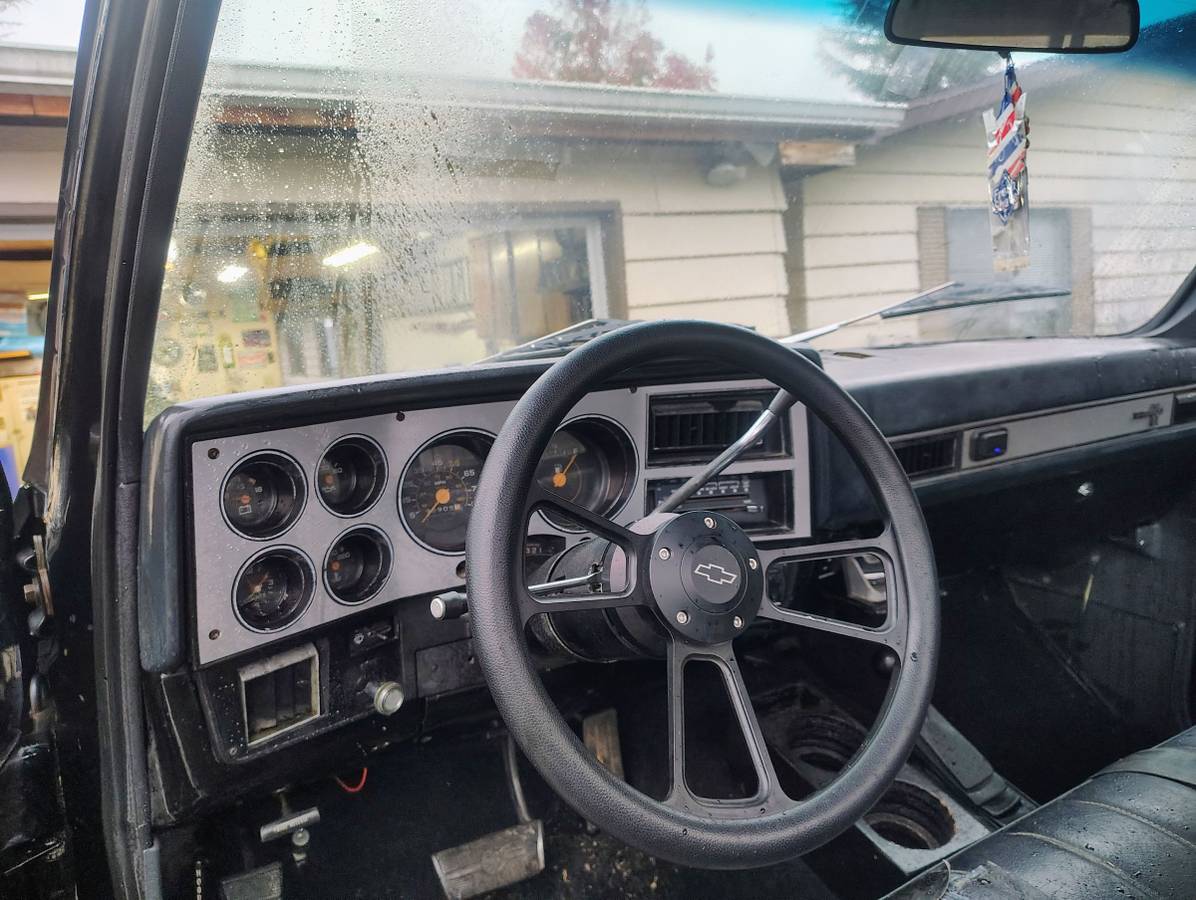 Chevrolet-silverado-1983-black-12