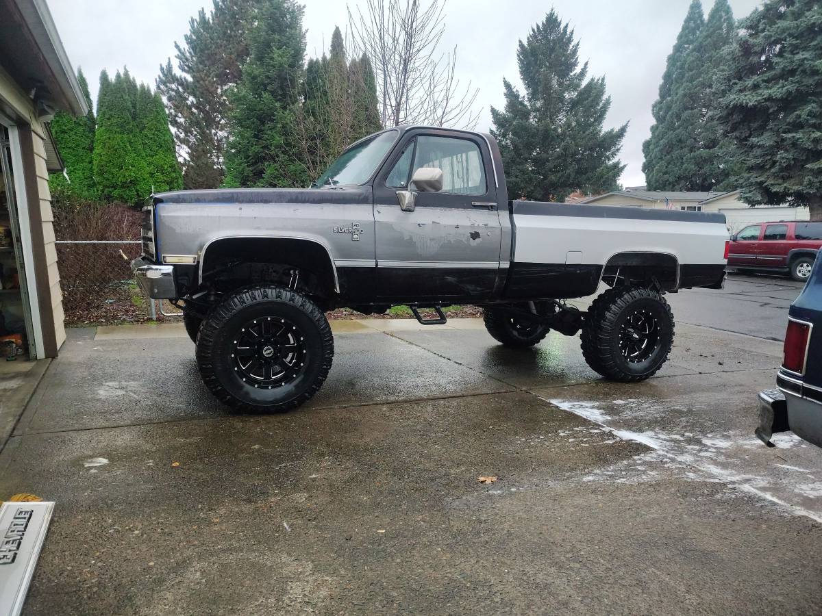 Chevrolet-silverado-1983-black-13