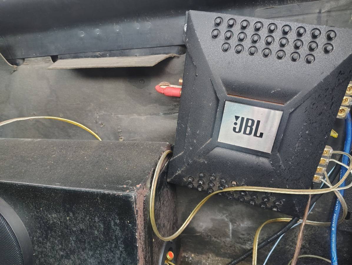 Chevrolet-silverado-1983-black-14