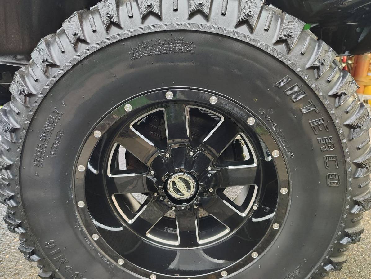 Chevrolet-silverado-1983-black-16