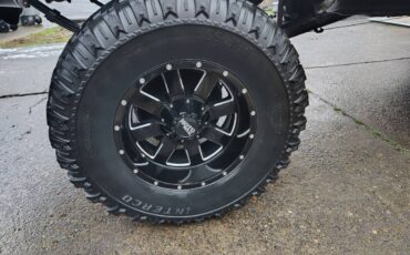 Chevrolet-silverado-1983-black-17