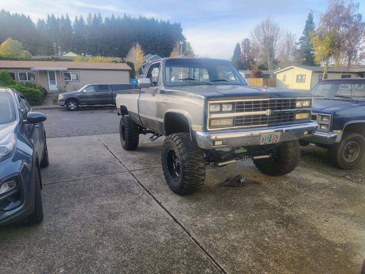 Chevrolet-silverado-1983-black-19