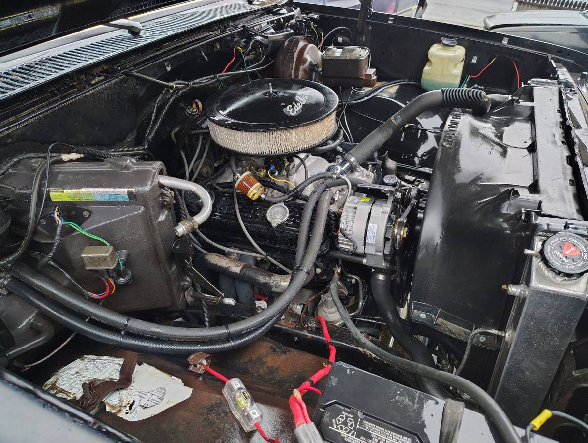 Chevrolet-silverado-1983-black-4