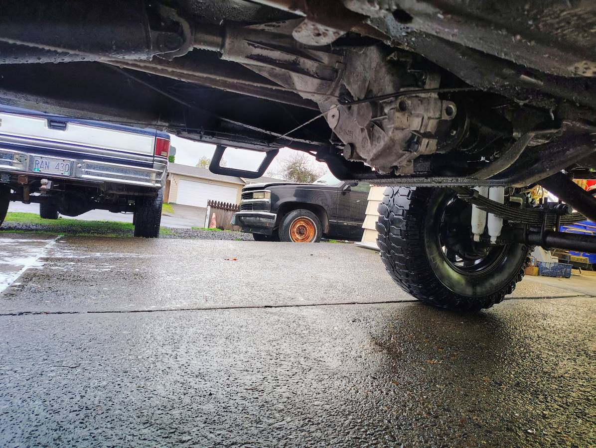 Chevrolet-silverado-1983-black-7