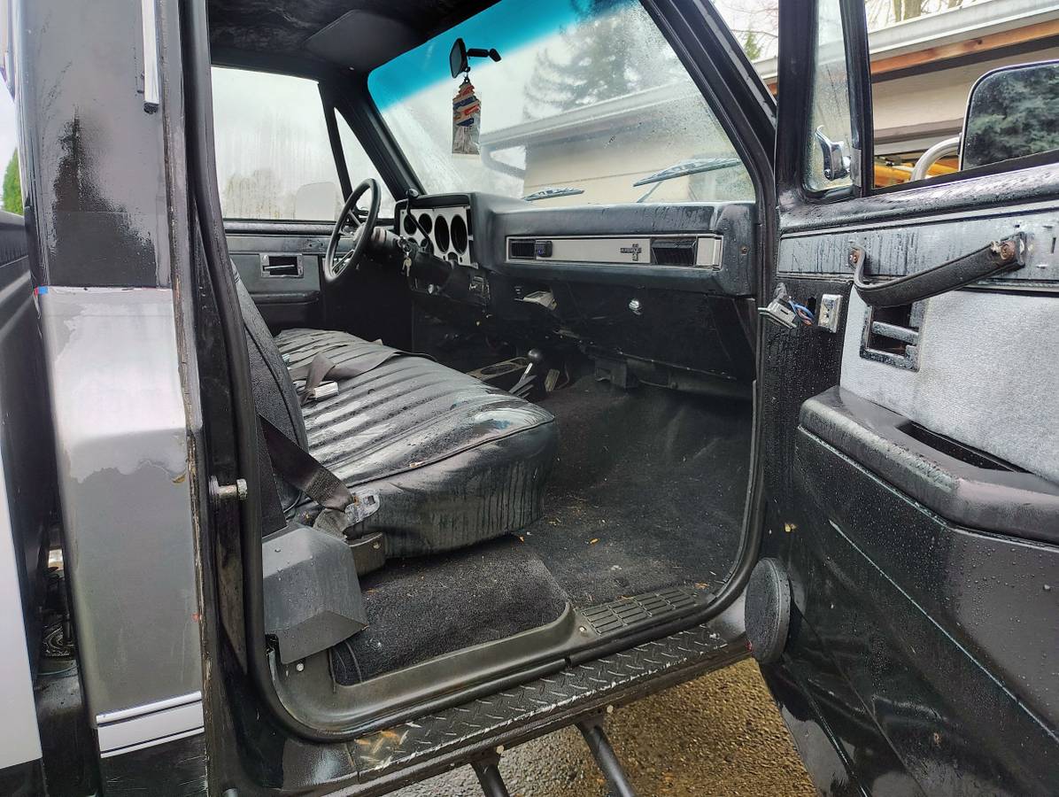 Chevrolet-silverado-1983-black-8